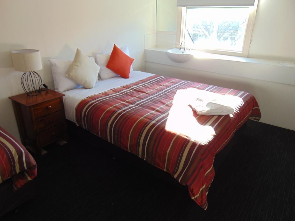 Walshs Hotel Queanbeyan Zewnętrze zdjęcie